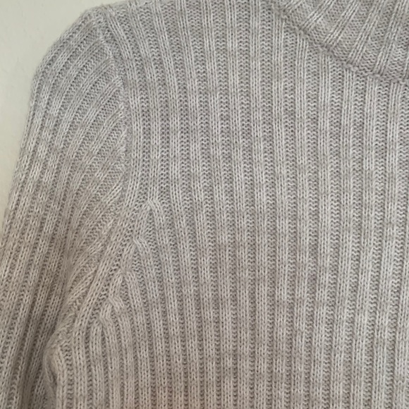 Divided light gray sweater - Picture 4 of 6